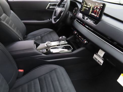 New 2025 Mitsubishi Outlander SE image 24