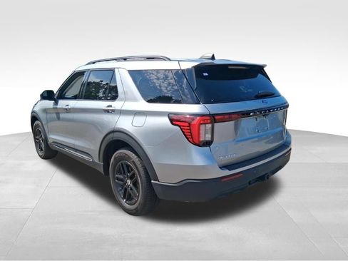 Used 2025 Ford Explorer Active AWD/4WD image 8