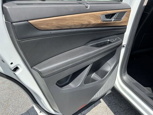 Used 2024 Volkswagen Atlas SE image 18