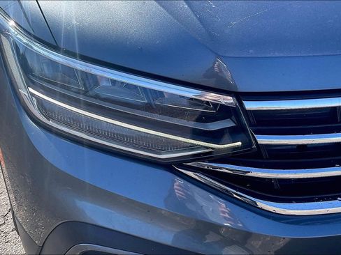Used 2022 Volkswagen Tiguan SE w/ Panoramic Sunroof Package image 34