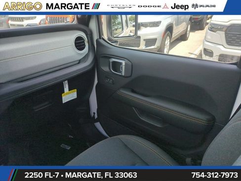New 2026 Jeep Wrangler Unlimited Sahara AWD/4WD image 17