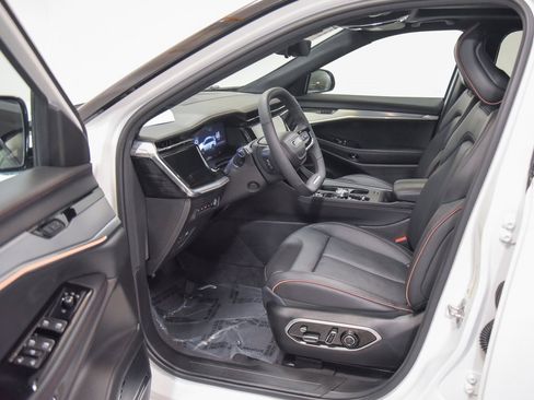 Used 2024 Jeep Wagoneer Launch Edition image 8