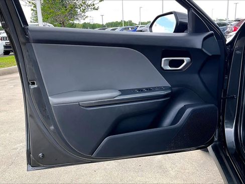 Used 2025 Kia K4 LXS image 19