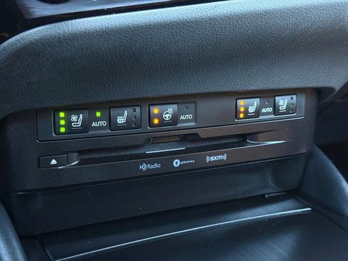 Certified 2022 Lexus ES 300h w/ Premium Package image 23