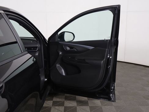 Used 2025 Buick Envista Preferred w/ Convenience I Package FWD image 16