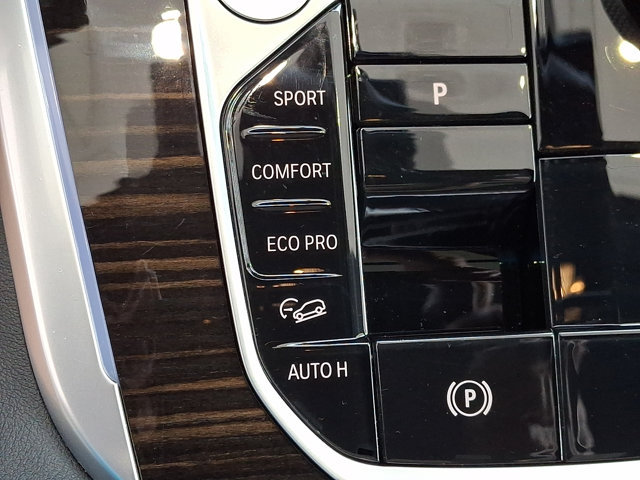 Certified 2025 BMW X5 xDrive40i w/ Parking Assistance Package AWD/4WD image 27