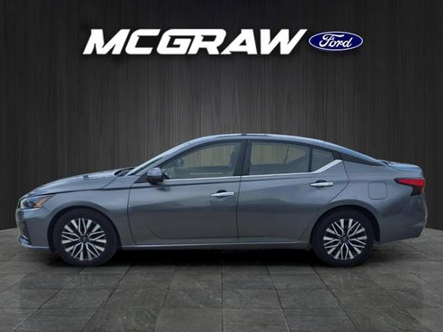 Used 2023 Nissan Altima 2.5 SV FWD image 10