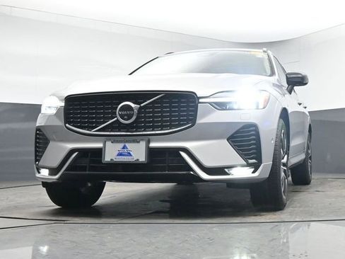 Used 2023 Volvo XC60 B5 Plus w/ Protection Package Premier image 11