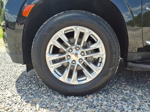 Used 2024 GMC Yukon SLT AWD/4WD image 9