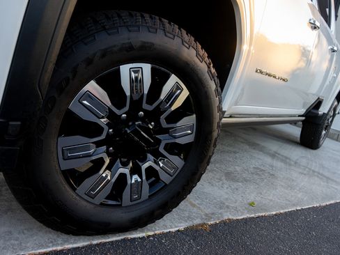 Used 2024 GMC Sierra 3500 Denali w/ Denali Reserve Package image 4