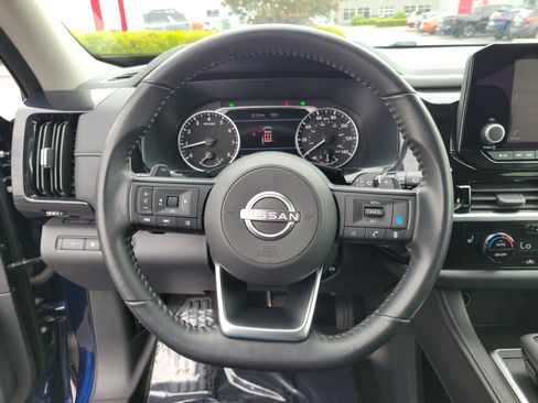 Used 2025 Nissan Pathfinder SV AWD/4WD image 21