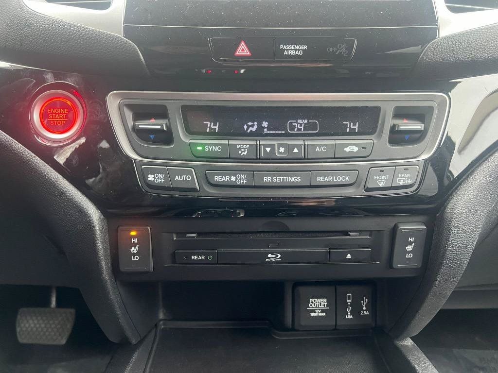 Used 2018 Honda Pilot Touring image 32
