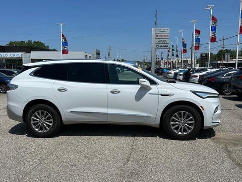 Used 2024 Buick Enclave Premium image 2