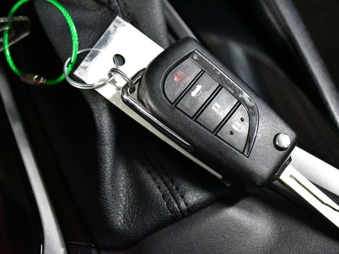 Used 2025 Toyota Corolla LE image 31