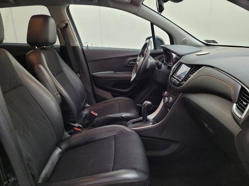 Used 2020 Chevrolet Trax LT w/ LT Convenience Package AWD/4WD image 21