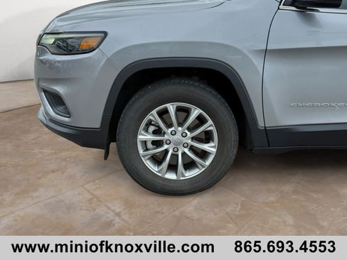 Used 2022 Jeep Cherokee Latitude Lux w/ Sun & Sound Group AWD/4WD image 9
