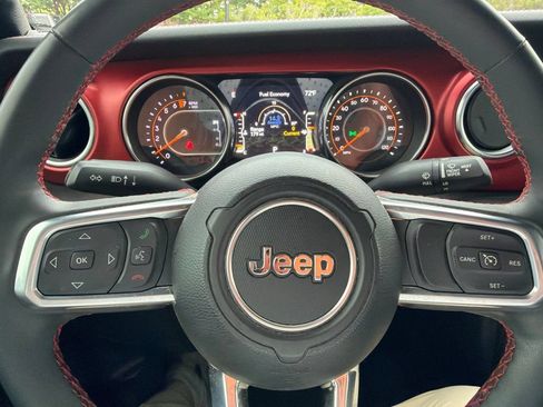 Used 2023 Jeep Gladiator Rubicon w/ LED Lighting Group AWD/4WD image 6