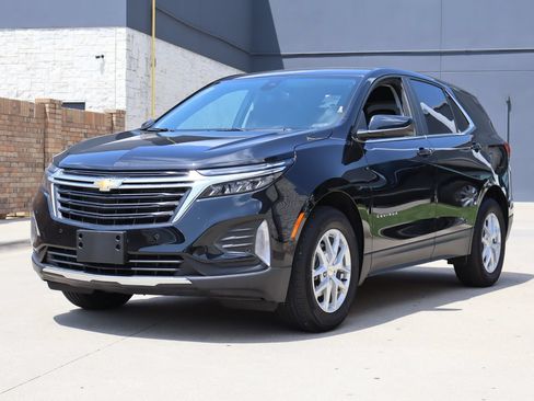 Used 2024 Chevrolet Equinox LT FWD image 2