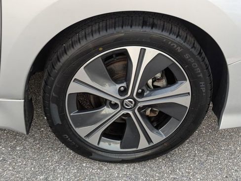 Used 2019 Nissan Leaf SV w/ SV Technology Package image 17