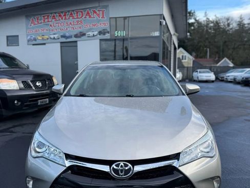 Used 2017 Toyota Camry SE image 2
