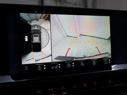 Used 2022 Chevrolet Silverado 1500 High Country w/ Technology Package image 21