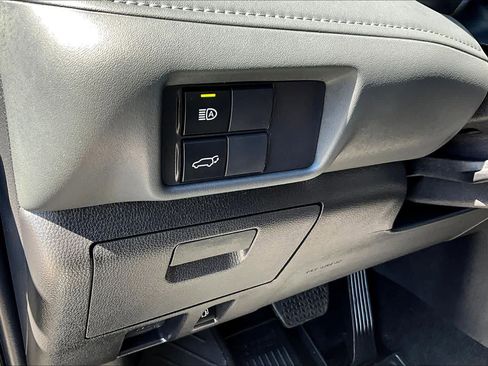 Certified 2025 Toyota Highlander XLE image 33