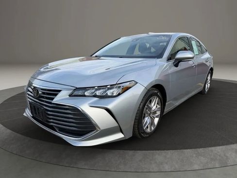 Used 2021 Toyota Avalon XLE image 1