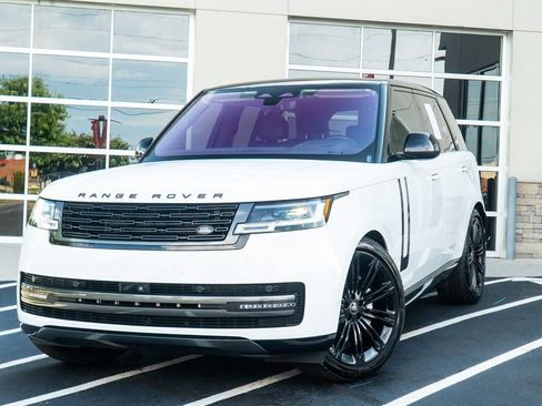 Used 2022 Land Rover Range Rover SE AWD/4WD image 2