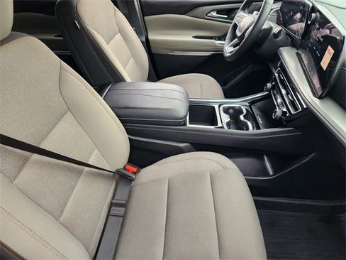 Used 2025 Chevrolet Traverse LT w/ Driver Confidence Package FWD image 19