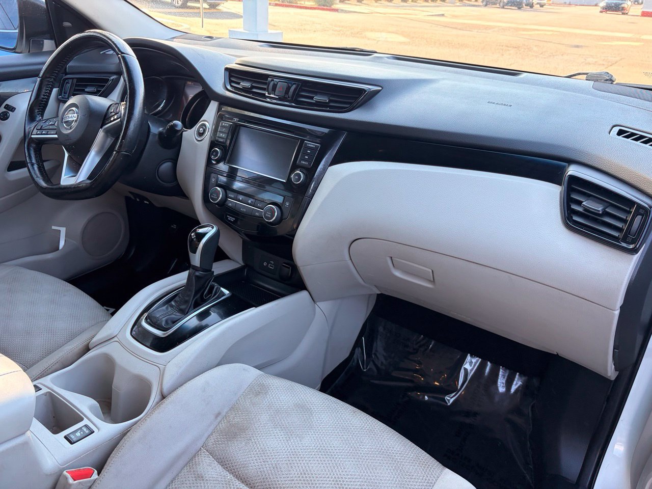 Certified 2021 Nissan Rogue Sport SV FWD image 12