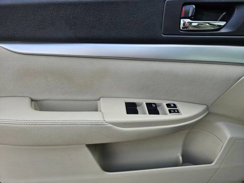 Used 2010 Subaru Outback 2.5i AWD/4WD image 18