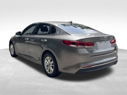 Used 2017 Kia Optima LX FWD image 3