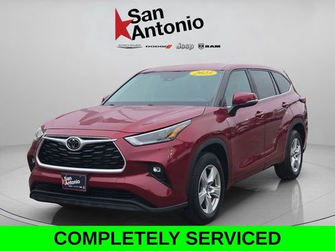 Used 2023 Toyota Highlander L image 4