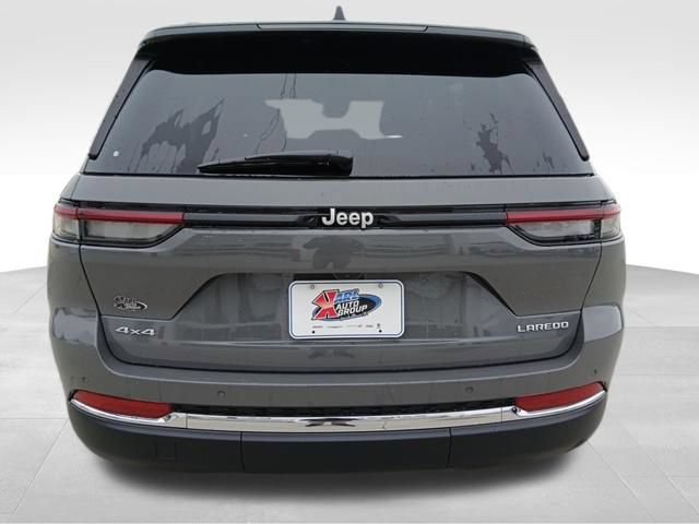 New 2027 Jeep Grand Cherokee Laredo X AWD/4WD image 4