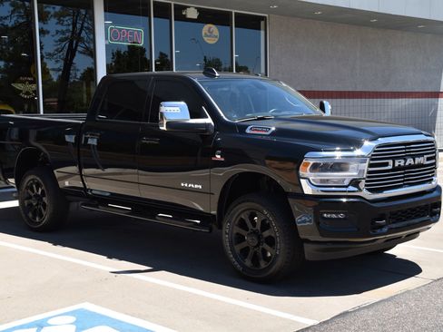 Used 2024 RAM 2500 Laramie AWD/4WD image 8