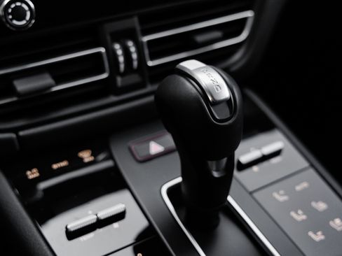 Certified 2026 Porsche Macan AWD/4WD image 22