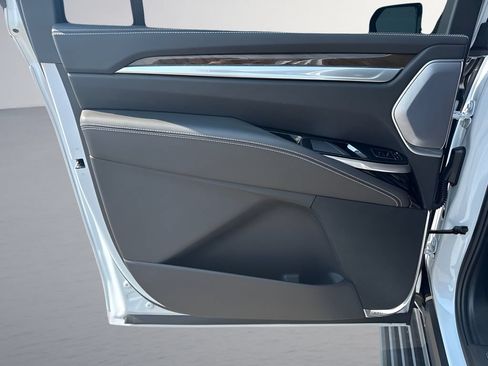 Used 2026 Cadillac Escalade ESV Platinum Sport w/ LPO, Floor Liner Package AWD/4WD image 32