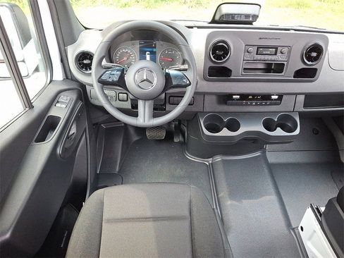 New 2025 Mercedes-Benz Sprinter 2500 image 8