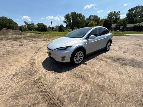 Used 2016 Tesla Model X 75D AWD/4WD image 2