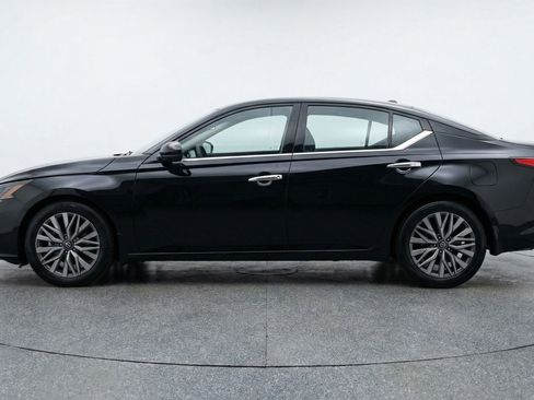 Used 2025 Nissan Altima 2.5 SV image 5