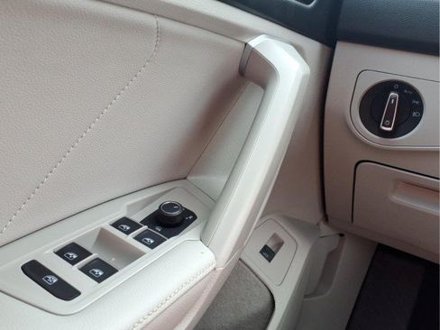 Certified 2024 Volkswagen Tiguan SE AWD/4WD image 25