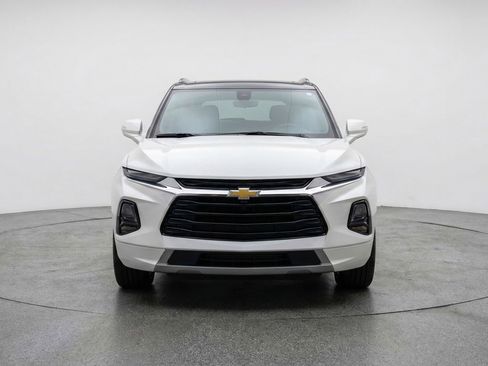 Used 2025 Chevrolet Blazer LT FWD image 2