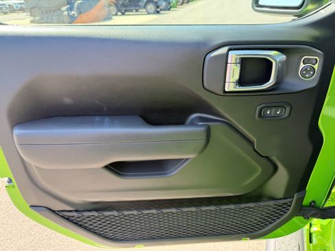 Used 2025 Jeep Wrangler Sport S image 13