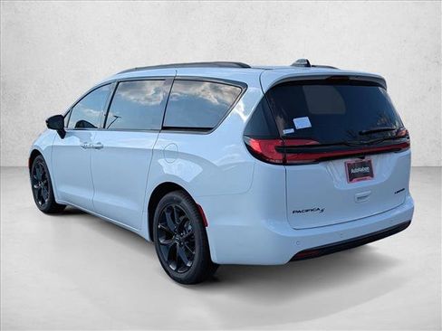 New 2026 Chrysler Pacifica Limited w/ S Appearance Package image 7