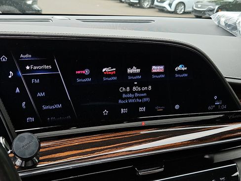 Used 2024 Cadillac Escalade ESV Premium Luxury AWD/4WD image 18