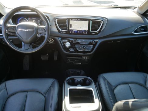 Used 2020 Chrysler Pacifica Touring-L Plus FWD image 10