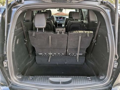 Used 2025 Chrysler Pacifica Limited FWD image 12