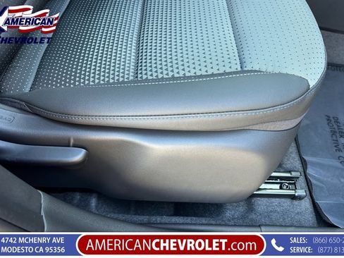 Used 2026 Chevrolet Trax LT w/ Sunroof Package FWD image 23