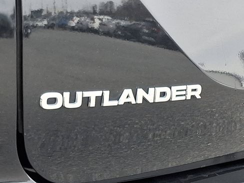 Used 2023 Mitsubishi Outlander SE image 30