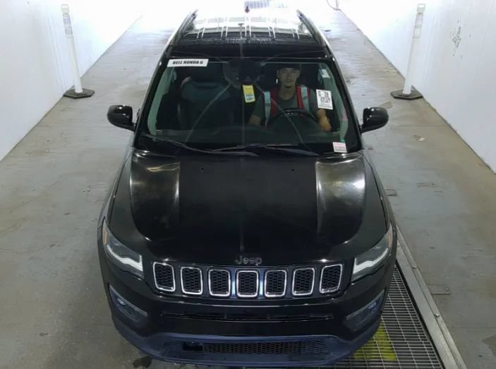 Used 2018 Jeep Compass Latitude w/ Popular Equipment Group FWD image 4